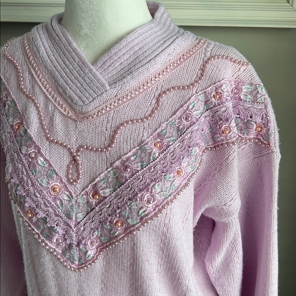 Vintage Jaclyn Smith Purple Lace Floral Pearl Cottagecore Sweater - Picture 3 of 12